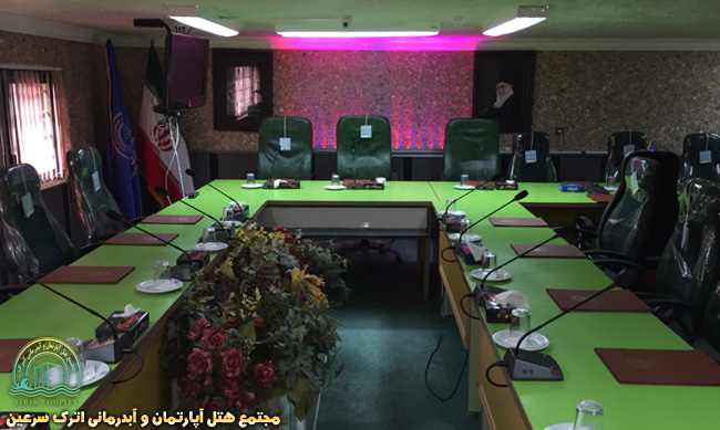 امکانات صوتی و تصویری کامل، برای برگزاری مناسبِ جلسات تدارک دیده شده است